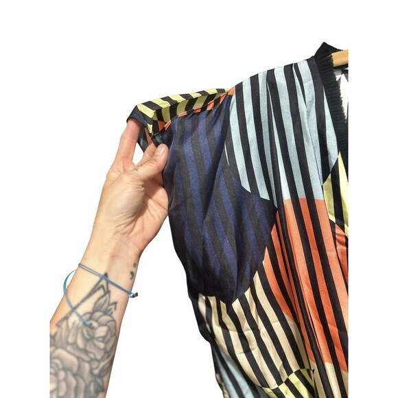 Diane Von Furstenburg Blouse Faux Wrap Silk Striped Multicolor Size 8 Career - Picture 7 of 7